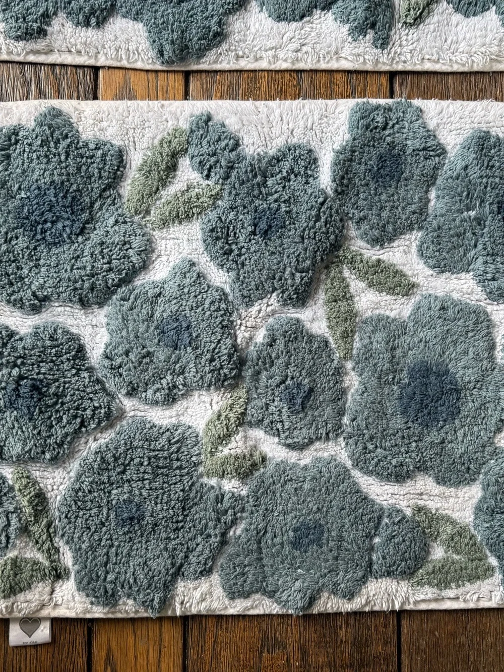 Plush Floral Bath Mat Set in Blue-Green on Cream